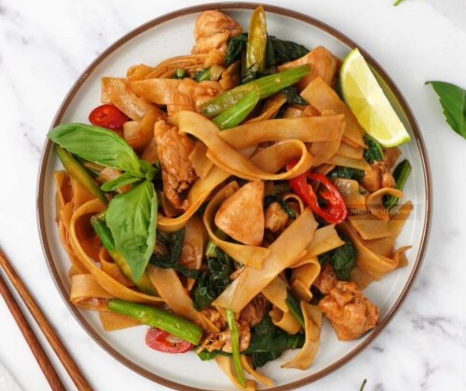 Pad Thai vs Drunken Noodles: A Battle of Thai Noodle Delights